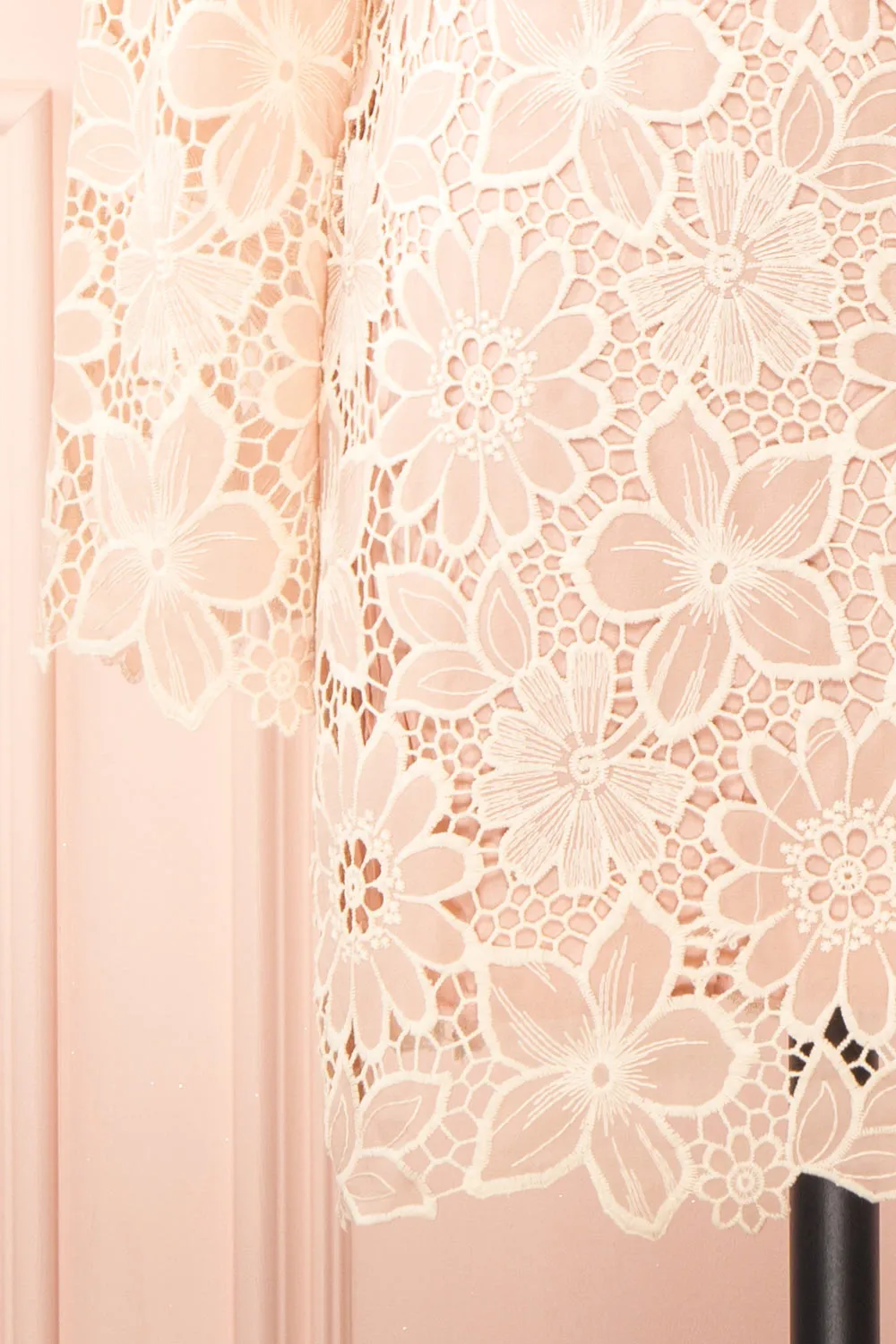 Marie-Liesse | Short Pink Open-Work Lace Dress