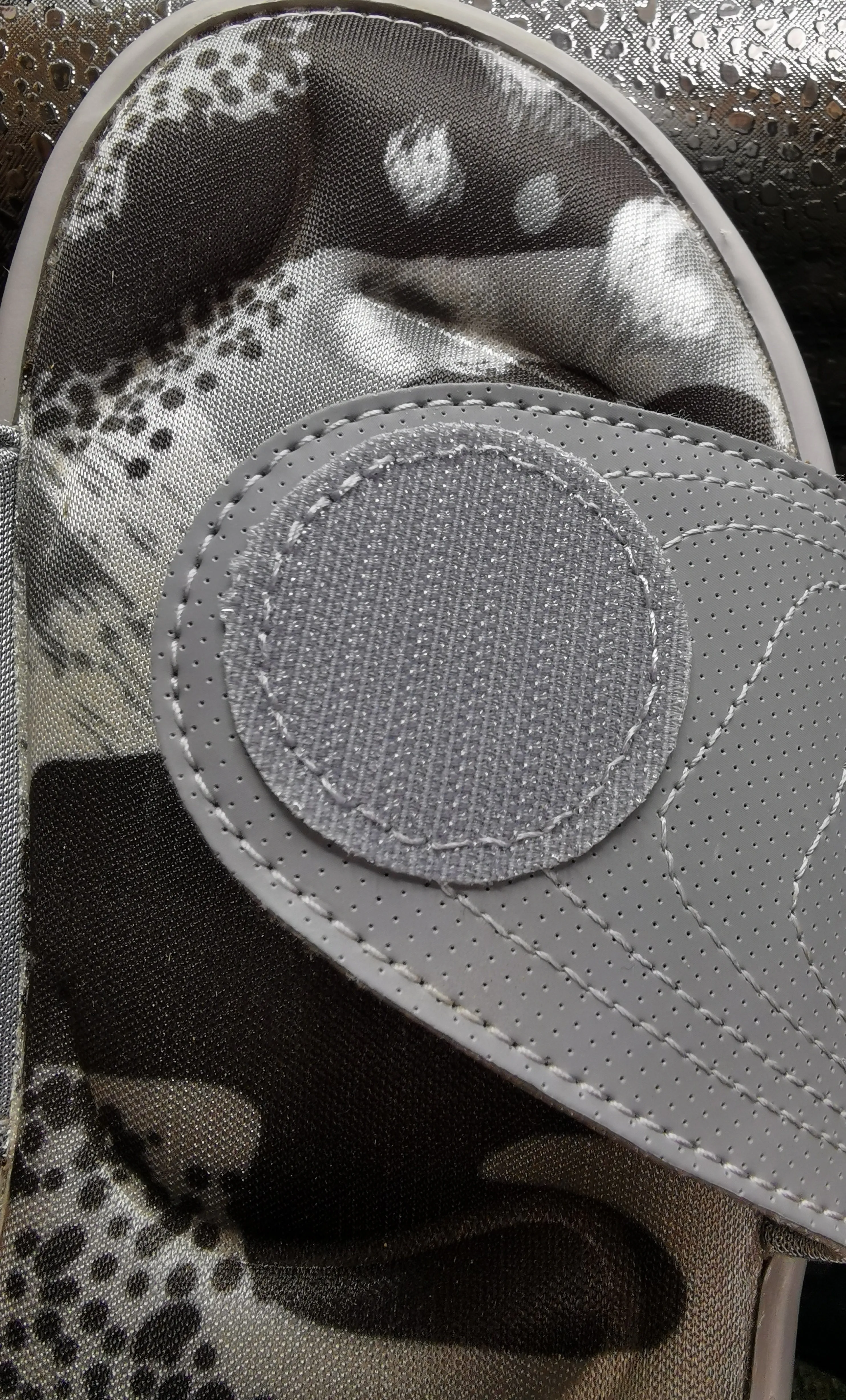 WOMENS SIZE 8 US - UNDER ARMOUR Adjustable Velcro Slide Sandals EUC B60